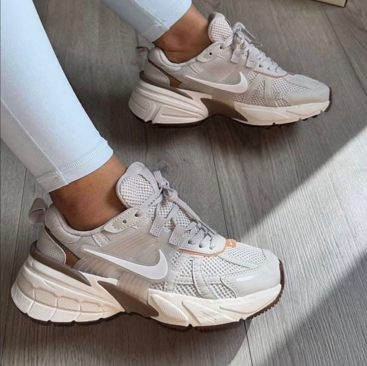 NIKE V2K CAFÉ